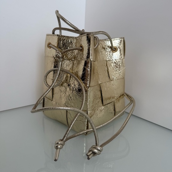 Bottega Veneta Cassette Interciato Gold Leather Woven Bucket Bag - Picture 1 of 9